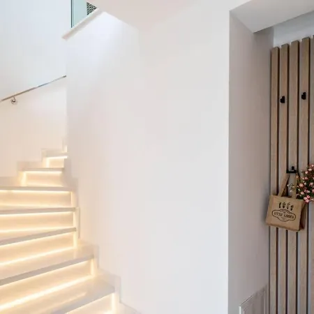 Diana: Bayside View Beauty - A Romantic Apartament