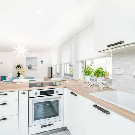 Diana: Bayside View Beauty - A Romantic Daire Dubrovnik