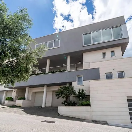 Apartment Diana: Bayside View Beauty - A Romantic *