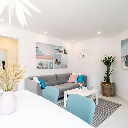 Diana: Bayside View Beauty - A Romantic Apartament