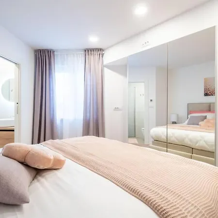 Diana: Bayside View Beauty - A Romantic Dubrovnik