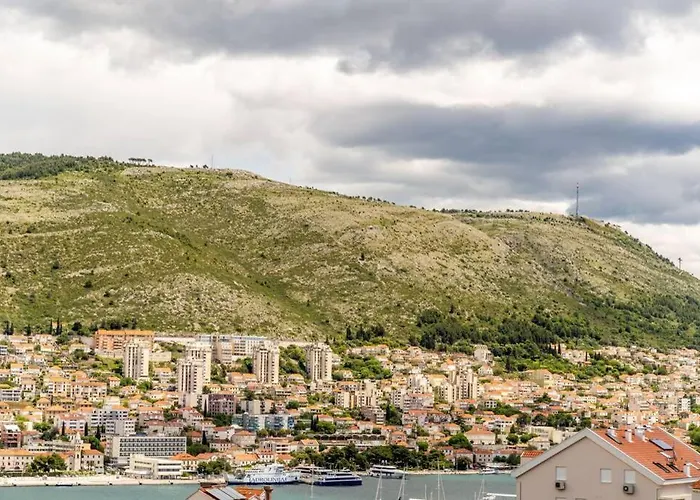 Diana: Bayside View Beauty - A Romantic Dubrovník