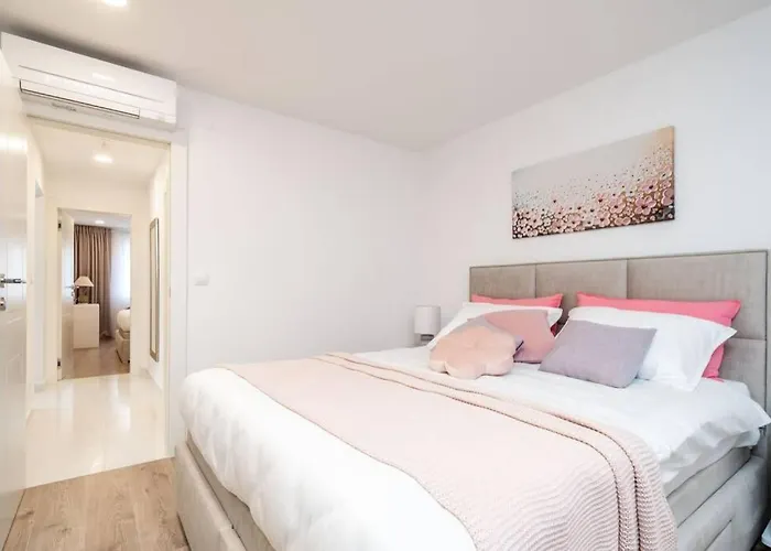 Diana: Bayside View Beauty - A Romantic