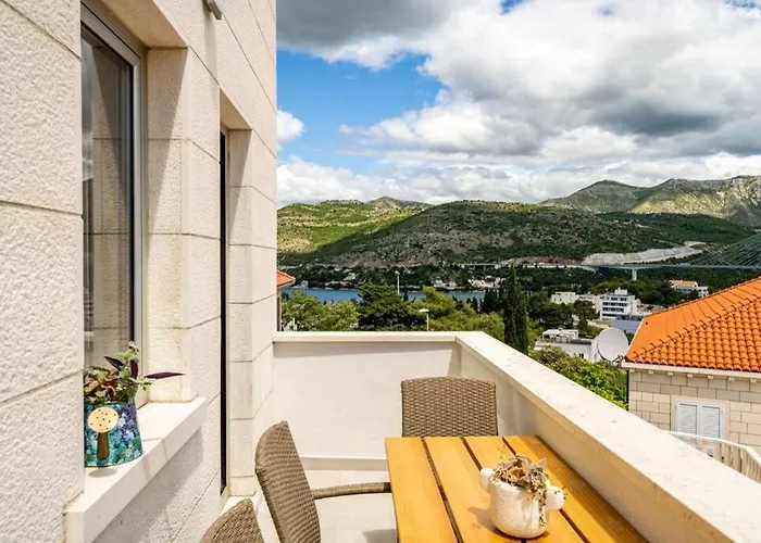 Diana: Bayside View Beauty - A Romantic Apartmán Dubrovník