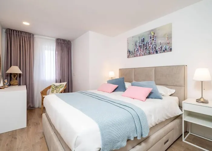 Diana: Bayside View Beauty - A Romantic Dubrovník