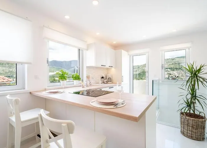 Diana: Bayside View Beauty - A Romantic Apartmán Dubrovník