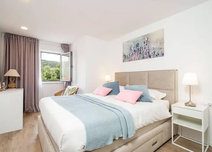 Diana: Bayside View Beauty - A Romantic Dubrovník