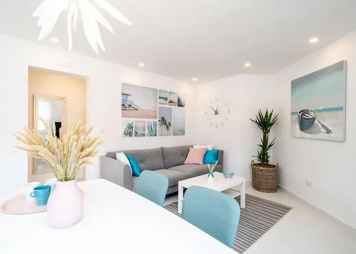 Diana: Bayside View Beauty - A Romantic Apartamento