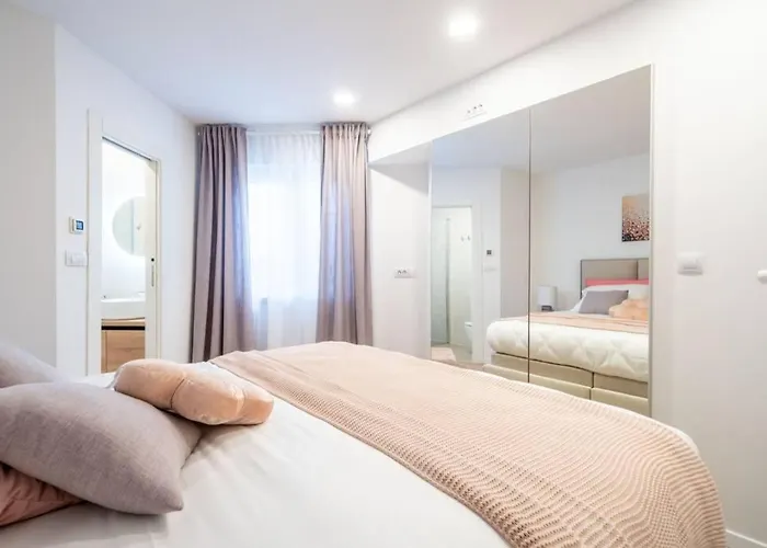 Diana: Bayside View Beauty - A Romantic Dubrovník