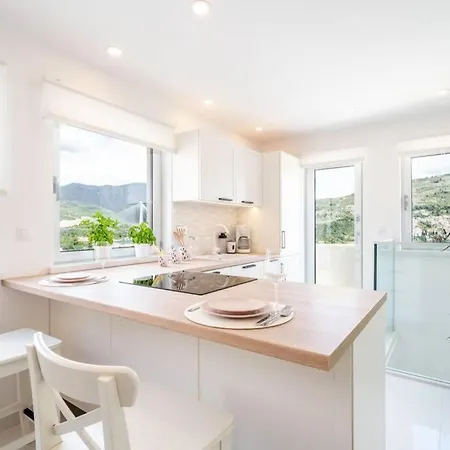 Diana: Bayside View Beauty - A Romantic Apartmán Dubrovník