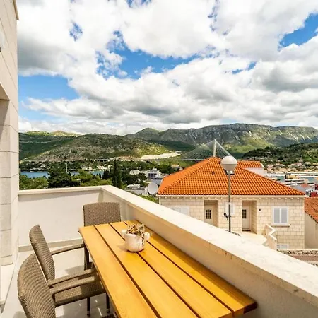 Diana: Bayside View Beauty - A Romantic Apartmán Dubrovník